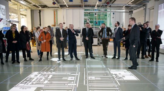 Kabinettsitzung mit Führung durch die Experimentier- und Digitalfabrik der TU Chemnitz
